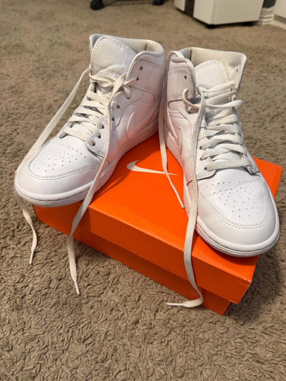 Nike Women’s Air Jordan Mid 1